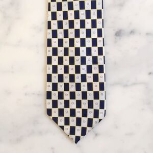 NWOT. Covona Collection 100% Silk Tie with Black and Yellow Pattern.